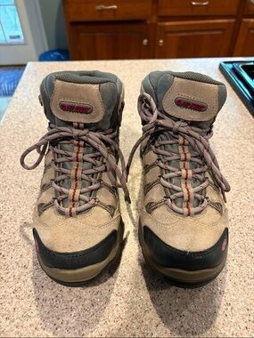 Hi-Tec Bandera Waterproof Hiking Boots, size 7